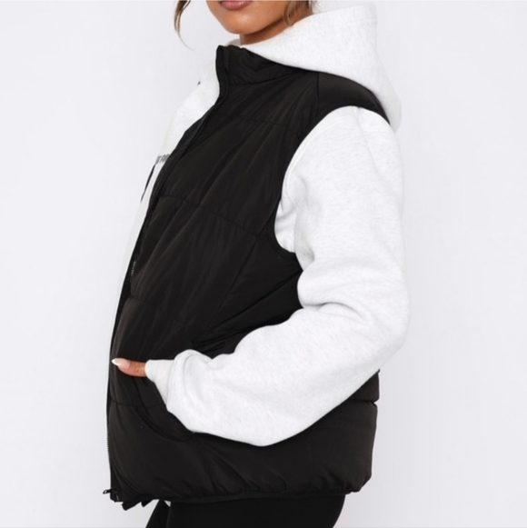 White Fox Boutique Jackets & Blazers - WHITE FOX Black Puffer Vest